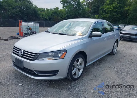 2013 Volkswagen Passat 2.5L Se z USA, uszkodzony, nr VIN 1VWBP7A31DC131445